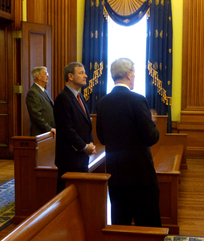 Judge Leavy, Chief Justice Roberts, and Judge O’Scannlain in the courtroom 